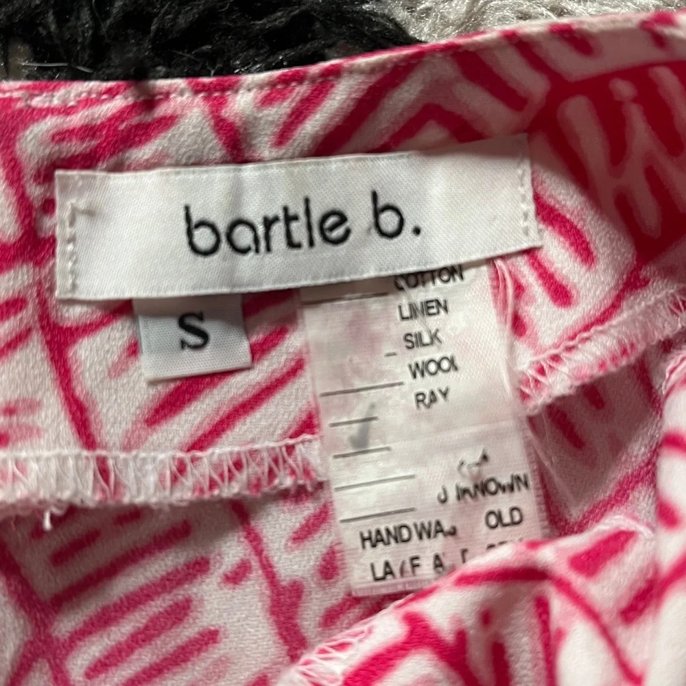 Bartle b. Size small Women's Dark Pink Patterned Top with back zipper
